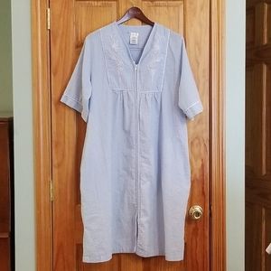 Seersucker Zip-Front Robe